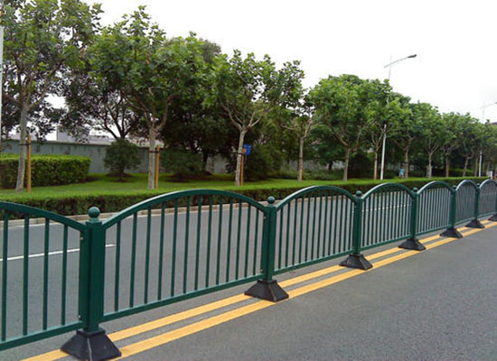 公路護欄.jpg